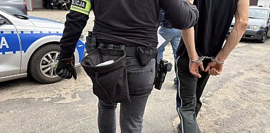 Groził byłej partnerce nożem. Zmusił do jazdy. W aucie był też jej nieletni syn