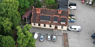 Z zewnątrz wygląda jak ruina, w środku mieszka osiem rodzin. Wiemy, co planuje...