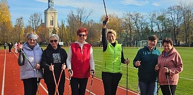 Seniorzy z kijkami przeszli setki kilometrów. Będą maszerować dalej