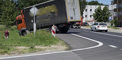 Jechał przez miasto ciężarówką. W pewnym momencie na chwilę stracił świadomość