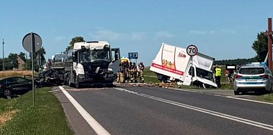 Mleko i arbuzy na jezdni po wypadku na DK12. Utrudnienia trwały kilka godzin