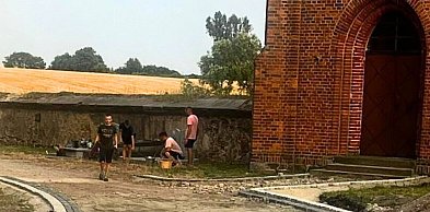 Pamięć o bohaterach nigdy nie przemija. Udowodnili to młodzi strażacy z Karolewa