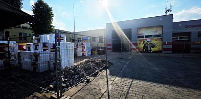 OSP "na walizkach", ale... Przez cały czas dwa wozy bojowe stoją w gotowości-82602