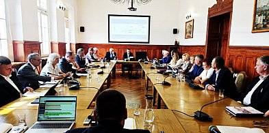 Radni zdjęli projekt, a ratusz szykuje nowe okręgi. Kto zyska po tych zmianach?-82857