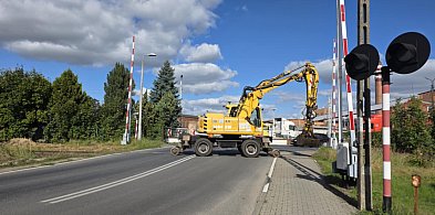 Koparki wjechały na torowisko! Odcinek przejdzie do historii do końca tygodnia-82949
