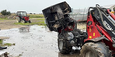 W budynku inwentarskim płonęła maszyna! Panowało ogromne zadymienie-83247