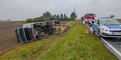 Ciężarówka na gostyńskich blachach w polu! W środku śmierdzący ładunek-83339