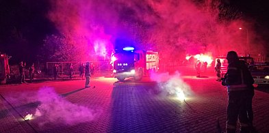 Gorące brawa, szpaler wozów i tłumy pod remizą. Radość druhów jest ogromna!-83742