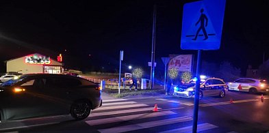 To przejście to jakaś tragedia! Groźny wypadek na pasach w rejonie marketu-83724