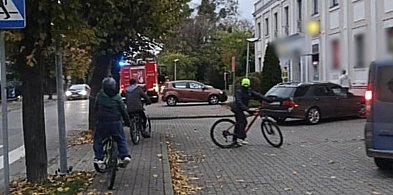 Słychać było alarm. Chwilę później przed bankiem pojawiły się zastępy strażaków-83901