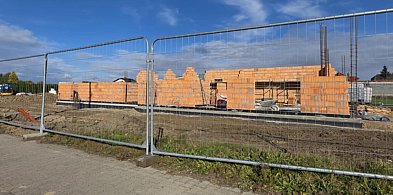 Miesiąc temu w tym miejscu było puste pole. Dziś widać zarys nowego budynku-83951