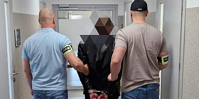 Koniec zabawy w chowanego. Policja odprowadziła go prosto do więzienia-84122