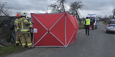 Tragiczny wypadek pod Poniecem! Nie żyje 75-letni kierowca. Jego samochód...-84745