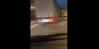 Ciężarówki coraz śmielej wjeżdżają na rynek. Mieszkańcy apelują o reakcję...-84764