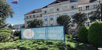 Prezydent Naworcki docenił gostyńskie liceum. Chodzi o utrwalanie polskości...-85278