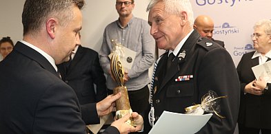 Robią rzeczy, o których mało kto wie. Ale jedno nazwisko przykuło szczególną...-85398