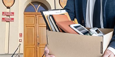 Własny długopis, notes, gumka, linijka... Będą zwracać urzędnikom pieniądze-85527