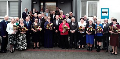 Zegar tyka, a oni wciąż trzymają się za ręce. Dziś mogą być dumni że dotrzymali...-85575