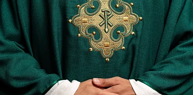 Haftowane dalmatyki – tradycja i nowoczesność-85971