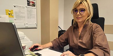 Choinka w oknie, cisza w domu... Czasem ważniejsze jest to, co trudno zapakować-86068