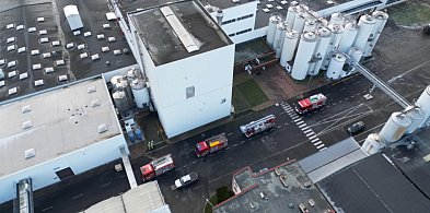 Pożar w gostyńskiej mleczarni. Na miejscu działa kilka zastępów strażaków-86284