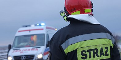 Lekarz zadzwonił po pomoc, a strażacy weszli do środka. Kobieta leżała...-86695