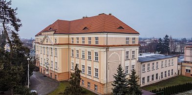 Zimny kubeł dla liceum. Za to te szkoły udowadniają, że można być w czołówce-86761