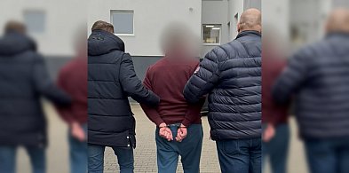 Wolność trwała jeden dzień. Chwycił ojca za szyję i znów groził, że go zabije-86935