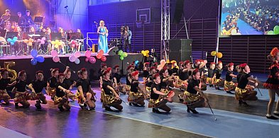 Wielowymiarowy i multikolorowy... Dotrzymali słowa. Zrobili widowisko!