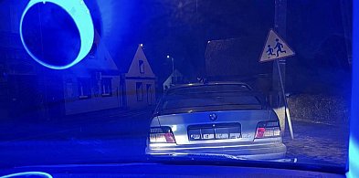 Załapał się jako pierwszy? Drogowy popis skończył się marnie dla 22-latka w BMW