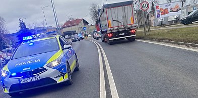 Wjechał hulajnogą w tył Peugeota. Okazało się, że to nie była zwykła kolizja