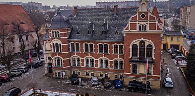 Zaorane pobocze, płot, kamienie... Droga to nie tylko asfalt. Są pewne granice