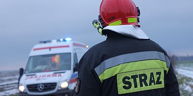 Karetka z pacjentem w środku, utknęła... w błocie. Zrobiło się dosyć nerwowo