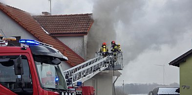 Płonie budynek mieszkalny w Gostyniu. Sytuacja wygląda bardzo poważnie...