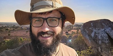 Tym razem poznał Afrykę bez filtra... W tle protesty i strach, że poleje się krew