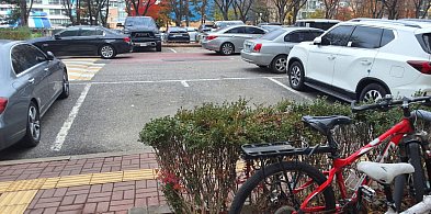 Twierdzi, że za każdym razem, musi skakać jak małpa. Na policję nie doniosła