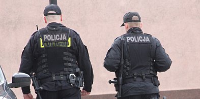 Zaczęło się od wstydliwego wybryku przy sądzie, a skończyło w celi. Z zarzutami...