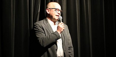 Miało być śmiesznie, ale...  Spektakl "się posypał", biblioteka zwraca za bilety