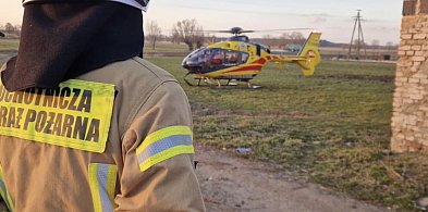 Maszyna przygniotła mężczyznę. Na pomoc ruszyli świadkowie. Przyleciał LPR