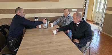 Bez mównicy i urzędowego tonu. To była pierwsza taka kawa z dzielnicowym...