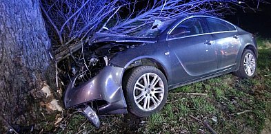 Nocny wypadek w Przyborowie! Auto osobowe uderzyło w drzewo. Kierowca...