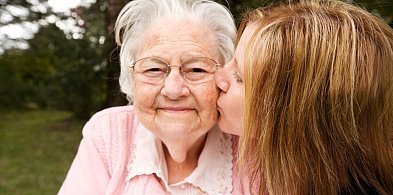 ZUS przyspiesza wypłatę "trzynastek". Niektórzy dostaną jeszcze przed...