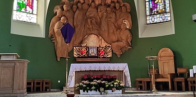 Wielki Piątek to nie tylko cisza i krzyż. Słowa proboszcza skłaniają do refleksji