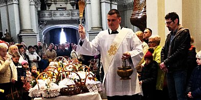 Święconka to coś więcej niż tradycja. Ten moment wciąż gromadzi tłumy ...