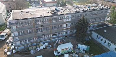 Spieszą się, bo czas ucieka. Czy uda się skończyć w terminie? Dyrekcja szpitala...