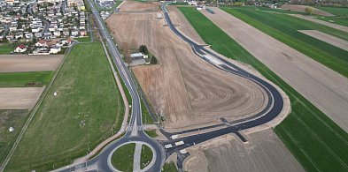 Asfalt już jest, z kolizją sobie poradzili. Kierowcy wypatrują otwarcia, ale...