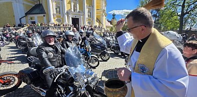 Tradycji stało się zadość. Czekali na ten moment. Nie zatrzymał ich silny wiatr