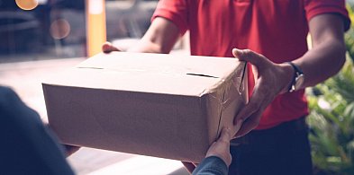 Odebrali przesyłkę w pośpiechu. Teraz sprawą zajmuje się gostyńska policja