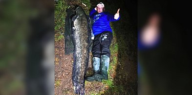 W Dzięczynie padł rekord! Gigantyczny sum był większy od wędkarza! Wiemy...