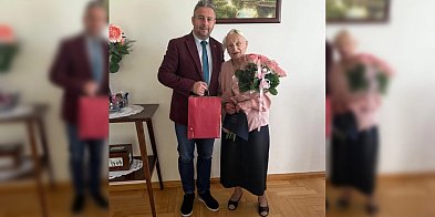 Najstarsza z siódemki, serce rodziny. Pani Teresa...-82740